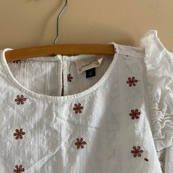 white cottage core floral embroidered blouse top - Picture 2 of 7